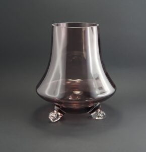 Szklany wazon artystyczny (Artistic glass vase)