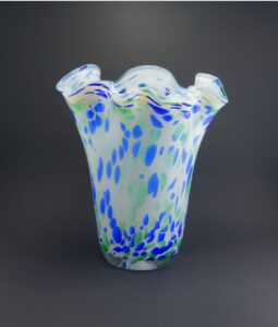 Wazon szklany artystyczny - ręcznie formowany