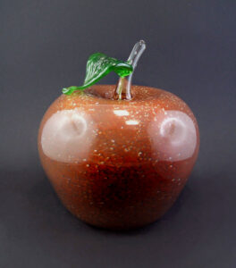 Artystyczne szklane jabłko