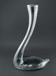 Szklany wazon artystyczny (Artistic glass vase)