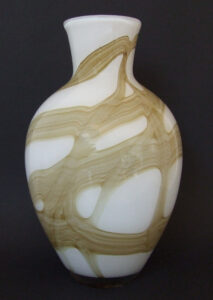 Szklany wazon artystyczny (Artistic glass vase)