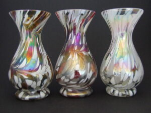 Szklany wazon artystyczny (Artistic glass vase)