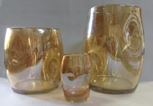 Szklany wazon artystyczny (Artistic glass vase)