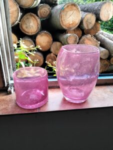 Szklany wazon artystyczny (Artistic glass vase)