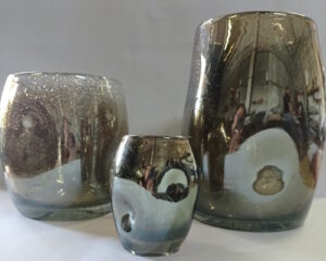 Szklany wazon artystyczny (Artistic glass vase)