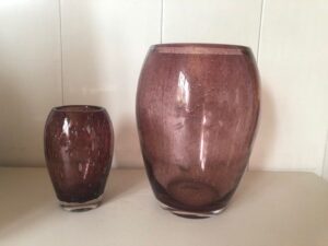 Szklany wazon artystyczny (Artistic glass vase)