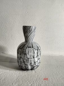 Szklany wazon artystyczny (Artistic glass vase)