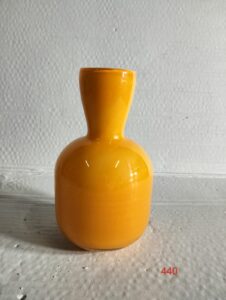 Szklany wazon artystyczny (Artistic glass vase)