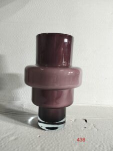 Szklany wazon artystyczny (Artistic glass vase)