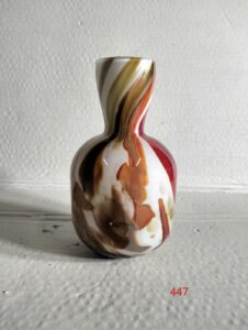 Szklany wazon artystyczny (Artistic glass vase)