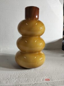 Szklany wazon artystyczny (Artistic glass vase)