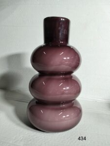 Szklany wazon artystyczny (Artistic glass vase)