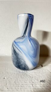 Szklany wazon artystyczny (Artistic glass vase)