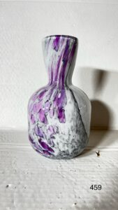 Szklany wazon artystyczny (Artistic glass vase)
