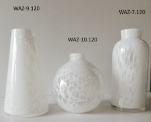 Szklany wazon artystyczny (Artistic glass vase)