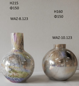 Szklany wazon artystyczny (Artistic glass vase)