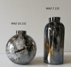 Szklany wazon artystyczny (Artistic glass vase)