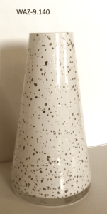 Szklany wazon artystyczny (Artistic glass vase)