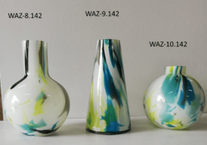 Szklany wazon artystyczny (Artistic glass vase)