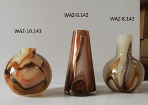 Szklany wazon artystyczny (Artistic glass vase)