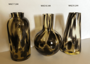 Szklany wazon artystyczny (Artistic glass vase)
