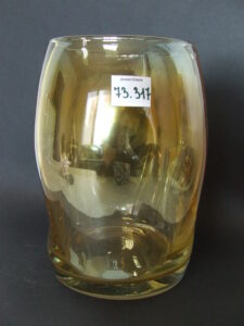 Szklany wazon artystyczny (Artistic glass vase)