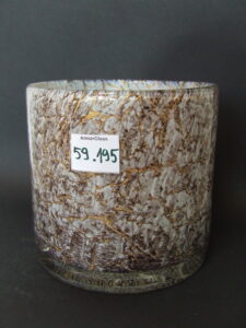 Szklany wazon artystyczny (Artistic glass vase)