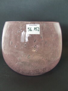 Szklany wazon artystyczny (Artistic glass vase)