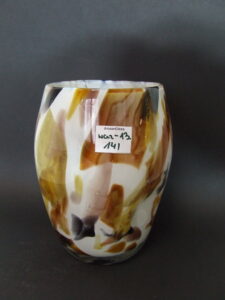 Szklany wazon artystyczny (Artistic glass vase)