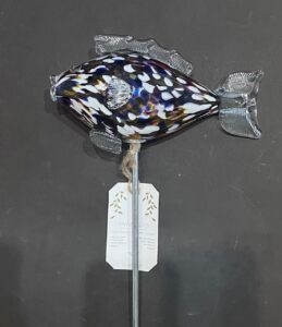 Ozdoba ogrodowa fish / Garden ornament glass fish on stand